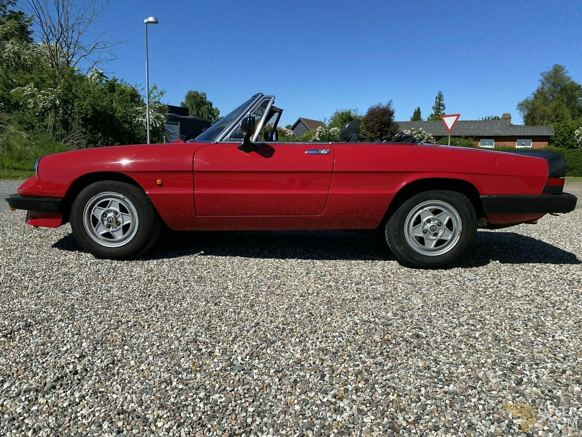1986 Alfa Romeo Spider, foto 2