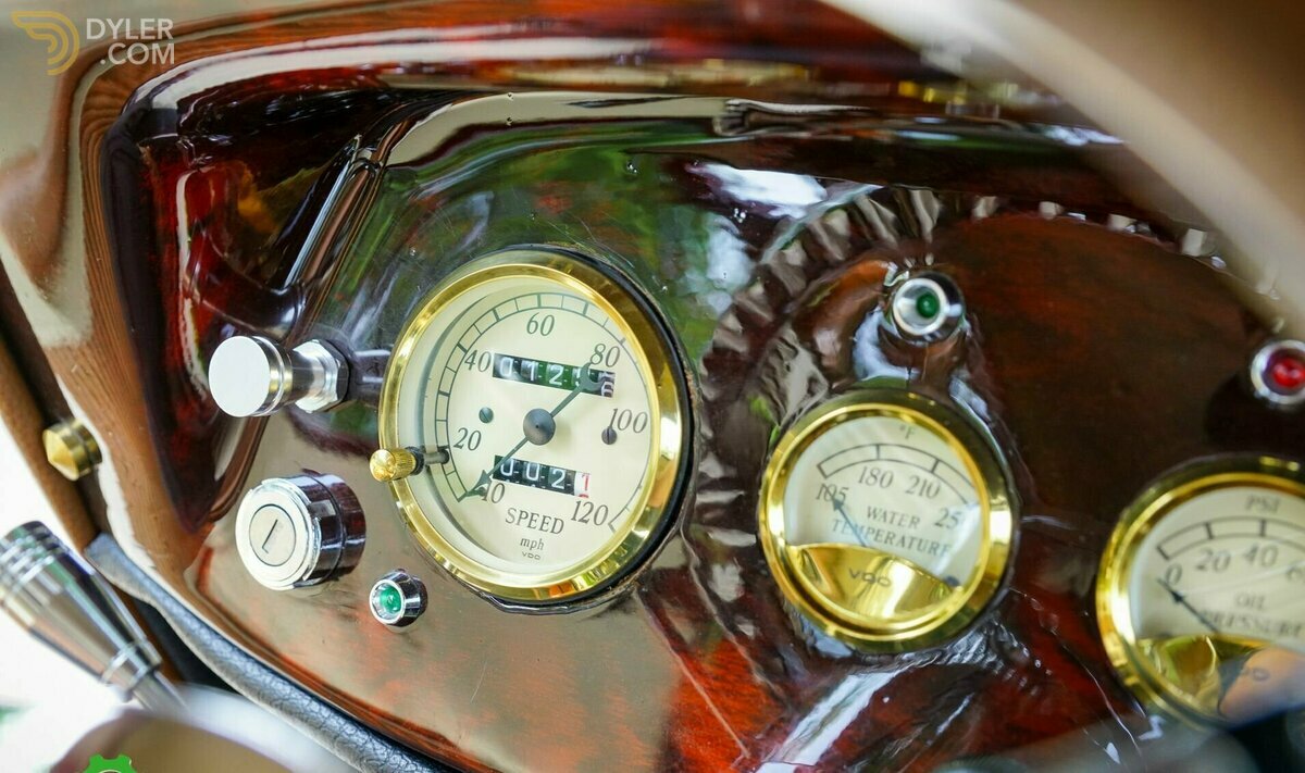 1933 Ford V8 Tudor Restomod, foto 8