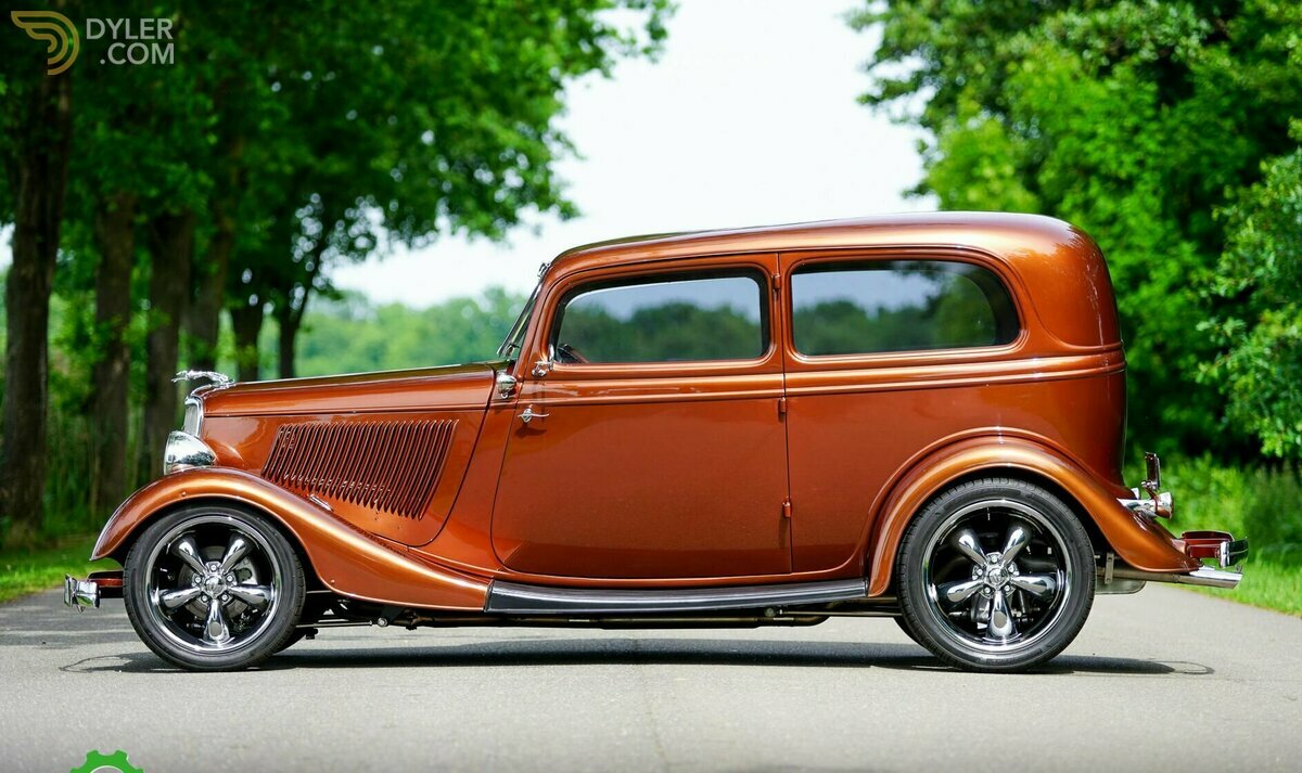 1933 Ford V8 Tudor Restomod, foto 3