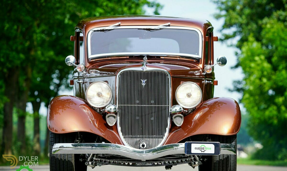 1933 Ford V8 Tudor Restomod, foto 2