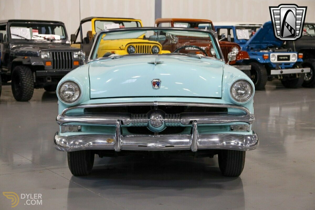 1953 Ford Crestline Sunliner, foto 2