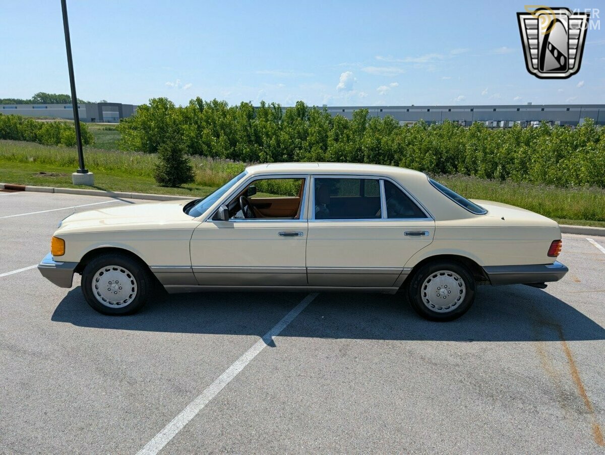 1986 Mercedes-Benz S-Class 420 SEL, foto 3