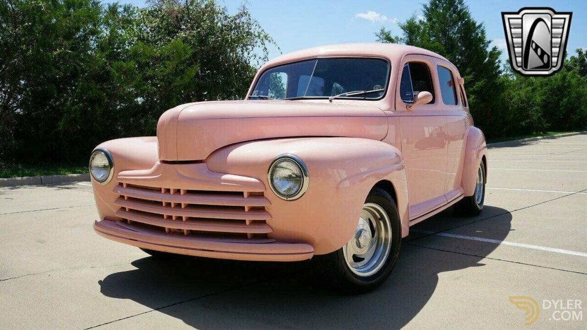 1947 Ford Customline Fordor Sedan, foto 2