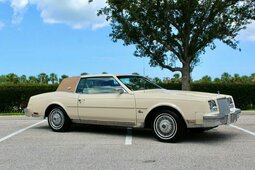 Buick Riviera Coupé 1981 Bege