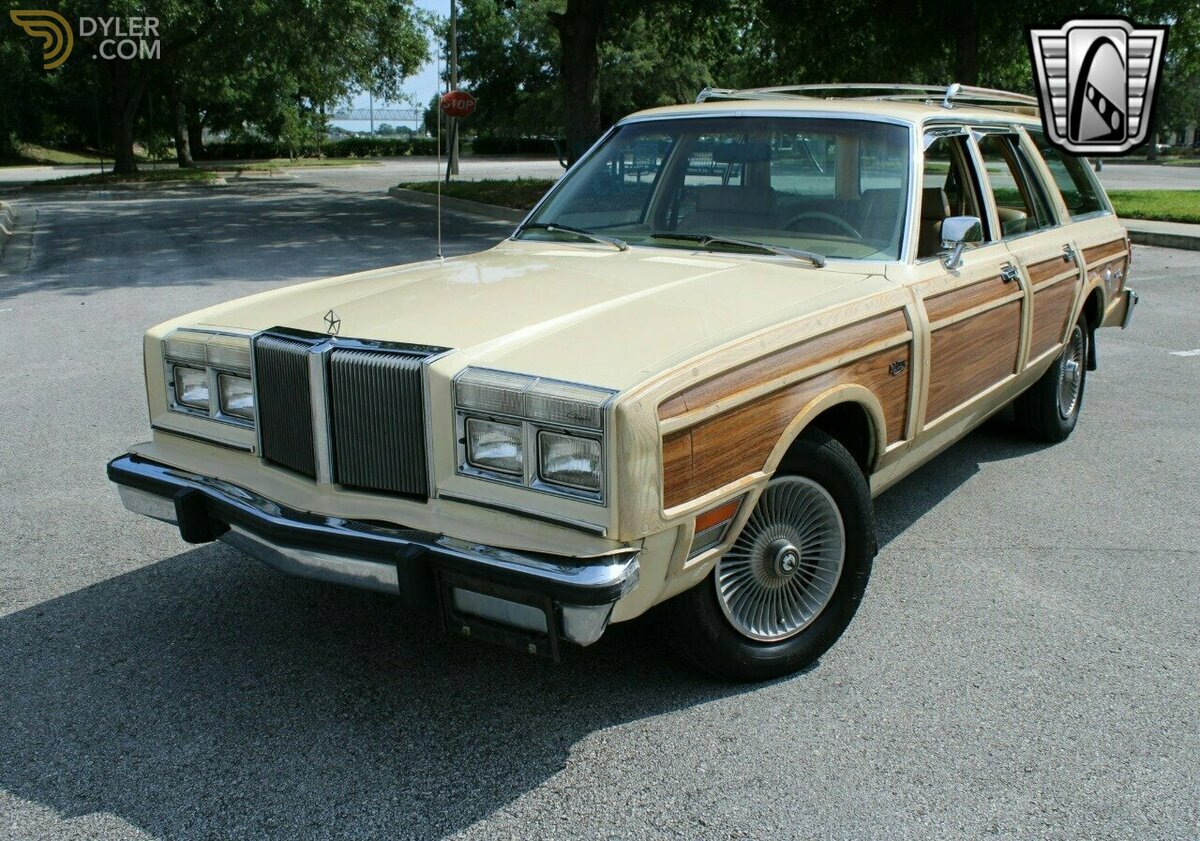 1981 Chrysler Le Baron Town and Country, foto 3