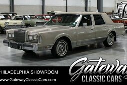 Lincoln Town Car Sedan / Saloon 1988 Gold