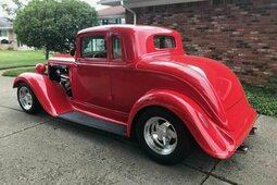 Plymouth Coupe 5 Window 1933 Rot