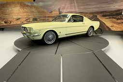 Ford Mustang Fastback Fliesheck 1965 Gelb