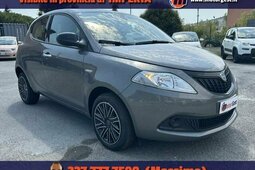Lancia Ypsilon 1.0 FireFly 5 porte S&S Hybrid Silver Limousine 2024 Grau
