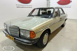 Mercedes-Benz 250 - ONLINE AUCTION Sedan / Saloon 1980 Green