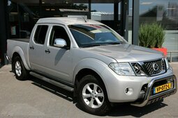 Nissan Navara 2.5 DCI DUBBEL CABINE SE A/T 5 SITZ 4WD VAN MARGE Todoterreno 2015 Plata