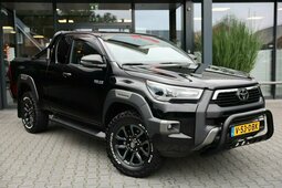 Toyota Hilux 2.8 D-4D X-TRA CAB INVINCIBLE A/T  VAN Geländewagen 2024 Schwarz