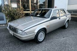Alfa Romeo 75 1.8i turbo PRIMA SERIE TARGHE ORIGINALI Berlina 1986 Bianco