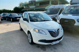 Lancia Ypsilon 1.2 69 CV 5 porte S&S Gold Limousine 2011 Weiss