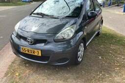 Toyota Aygo 1.0-12V COMFORT NAV. Hatchback 2011 Gris
