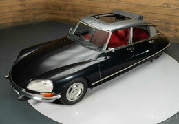 Solido 1/18 : Citroën DS Berline (Bordeaux - Toit Noir