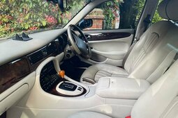 Jaguar Sovereign SOVEREIGN V8 LWB 4-Door 2000 Oro