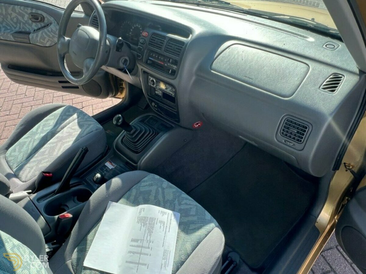 2000 Suzuki Grand Vitara 2.0 3drs 4x4 HANDBAK / AIRCO / NL-auto / 1e eigena, foto 4