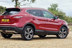 Nissan Qashqai 1.5 dCi N-Connecta Euro 6 (s/s) 5dr 2018 Red