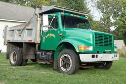 International 4700 4600 Dump Truck w Plow & Spreader 1993 Verde