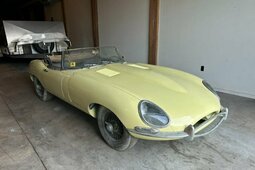Jaguar XKE 1967 Yellow