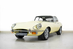 Jaguar E-Type E-Type S2 FHC Coupe 1970 Amarillo