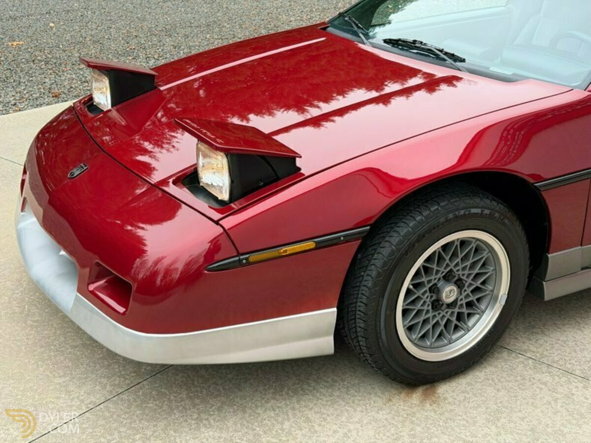 1987 Pontiac Fiero, foto 3