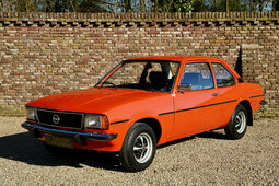 Opel Ascona B 1900 S "First paint" Sedan / Saloon 1977 Orange