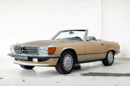 Mercedes-Benz 300 SL R107 Cabriolet / Roadster 1986 Gold