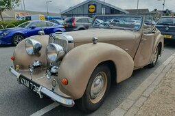 Triumph TR2 Roadster 1949 Beige