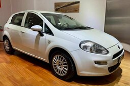 Fiat Punto 1.3 MJT II 75 CV 5 porte Street Sedan / Saloon 2016 White