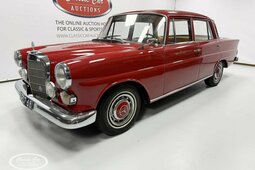 Mercedes-Benz 200 - ONLINE AUCTION Sedan / Saloon 1967 Red