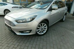 Ford Focus 1.5 Titanium Navi"Sitz und Scheibenheizung"AHK... Familiar 2016