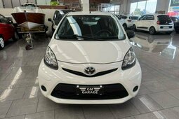 Toyota Aygo 1.0 12V VVT-i 5 porte Active Connect Sedan / Saloon 2014 White