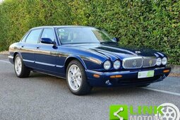 Jaguar XJ8 4.0 V8 32V 284 CV Automatic Executive Berlina 1998 Blu