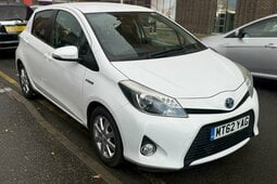 Toyota Yaris 1.5 VVT-h T4 CVT Euro 5 5dr Hatchback 2013 White