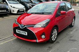 Toyota Yaris 1.5 VVT-h Sport E-CVT Euro 6 5dr Hatchback 2015 Red