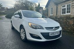 Vauxhall Astra 1.6 16V Exclusiv Sports Tourer 5dr Petrol Auto Eur 2013 White