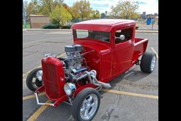 Ford Custom 1934 Red