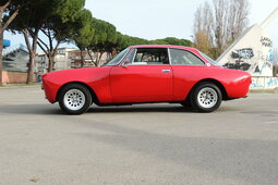 Alfa Romeo GT 2000 Veloce GTAm Style Coupe 1973 Rot