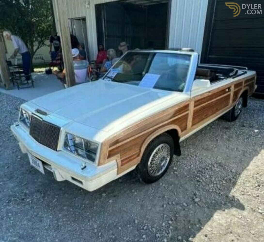 1984 Chrysler Le Baron Town & Country, foto 2