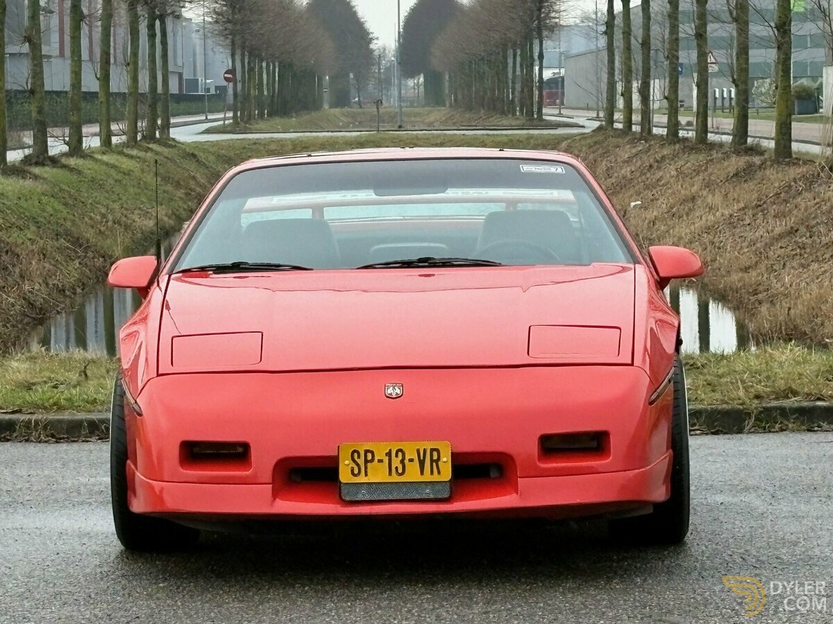1987 Pontiac Fiero GT V6 Fastback, foto 2