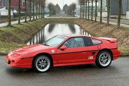 Pontiac Fiero GT V6 Fastback Coupé 1987 Rosso