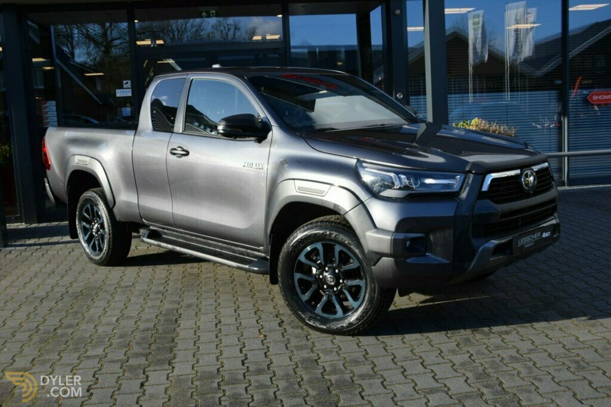 2024 Toyota Hilux 2.8 D-4D X-TRA CAB INVINCIBLE A/T VAN For Sale