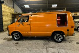 Dodge D100 2022 Naranja