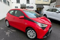 Toyota Aygo 1.0 VVT-i x-play Euro 6 5dr Hatchback 2018 Red