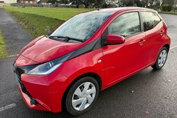 Toyota Aygo 1.0 VVT-i x-play Hatchback 5dr Petrol Manual Euro Berlina compatta 2016 Rosso