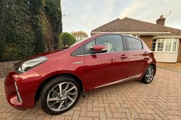 Toyota Yaris 1.5 VVT-h Excel Hatchback 5dr Petrol Hybrid E-CVT Berlina compatta 2017 Rosso