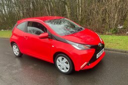 Toyota Aygo 1.0 VVT-i x-play Hatchback 3dr Petrol Manual Euro Hatchback 2015 Red