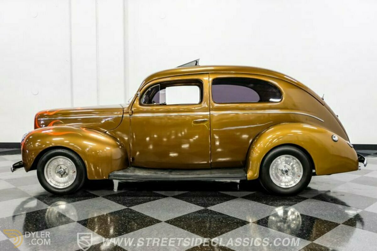 1940 Ford Deluxe Tudor Sedan, foto 2